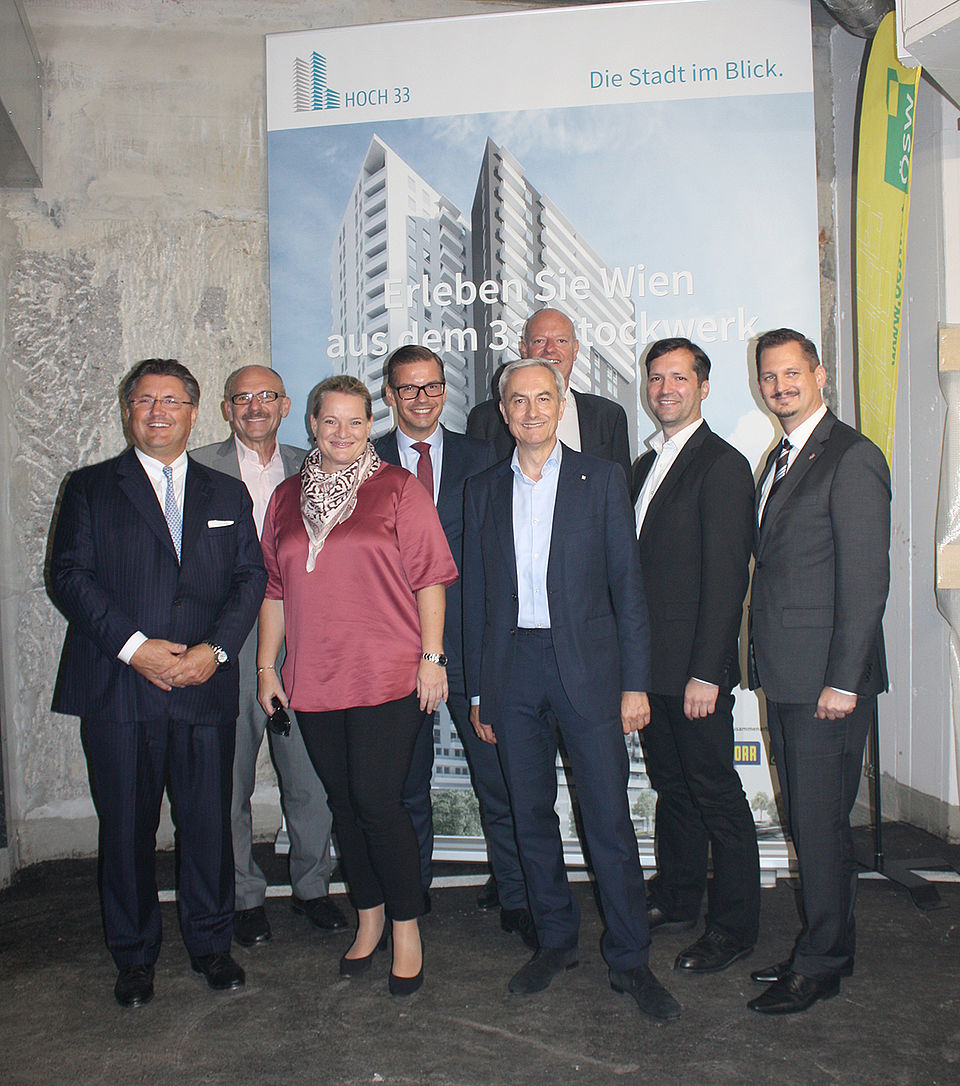 vlnr_Karl-Heinz Strauss / Porr, Franz Gschiegl / EIKAG, Helga Mayer / room4rent, Peter Karl / EIKAG, Michael Pech / ÖSW, Wolfgang Wahlmüller / ÖSW, Florian Rode / HNP Architects, Marcus Franz / Bezirksvorsteher Favoriten Gleichenfeier Hoch 33, 17.10.2017
